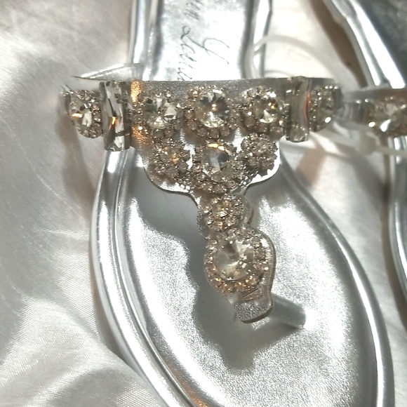 New Lauren Lorraine Antigua Silver Crystal Embellished Slides Flats Flip Flops 6 - Picture 4 of 7